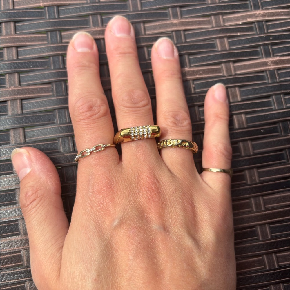 Elegant Gold Chunky Ring with Crystal Accents Size 8 - Picture 3 of 7
